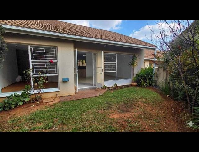 2 BEDROOM TOWNHOUSE FOR SALE IN HEUWELSIG